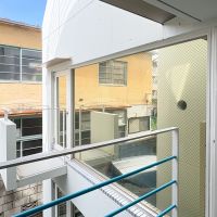 新宿区西早稲田の賃貸物件/外から室内は見えないようにフィルムが貼ってある