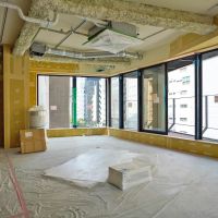 渋谷区渋谷の賃貸物件/4階事務所2の現在。窓が大きく、開放的です