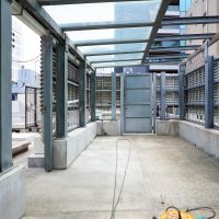 渋谷区渋谷の賃貸物件/屋上の共用部分。奥の扉の先は4階事務所1専用の屋上スペースです