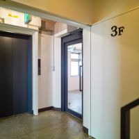 渋谷区渋谷の賃貸物件/各階のエレベーターホールはこんな感じです