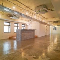 渋谷区渋谷の賃貸物件/3階事務所1。夜に照度を落とすとこんな感じの室内になります