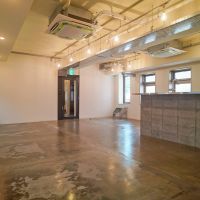 渋谷区渋谷の賃貸物件/3階事務所1。キッチンの正面はラウンジスペースやフリーアドレス用のデスクを置くのに使うと良さそうです