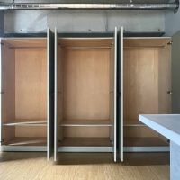 三鷹市井の頭の賃貸物件/3つのクローゼットは可動式。軽い力で動かせます
