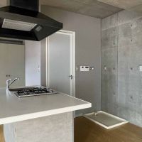 三鷹市井の頭の賃貸物件/キッチンの背面に洗濯機置き場。もちろん冷蔵庫や他の調理家電を置けるゆとりもあります