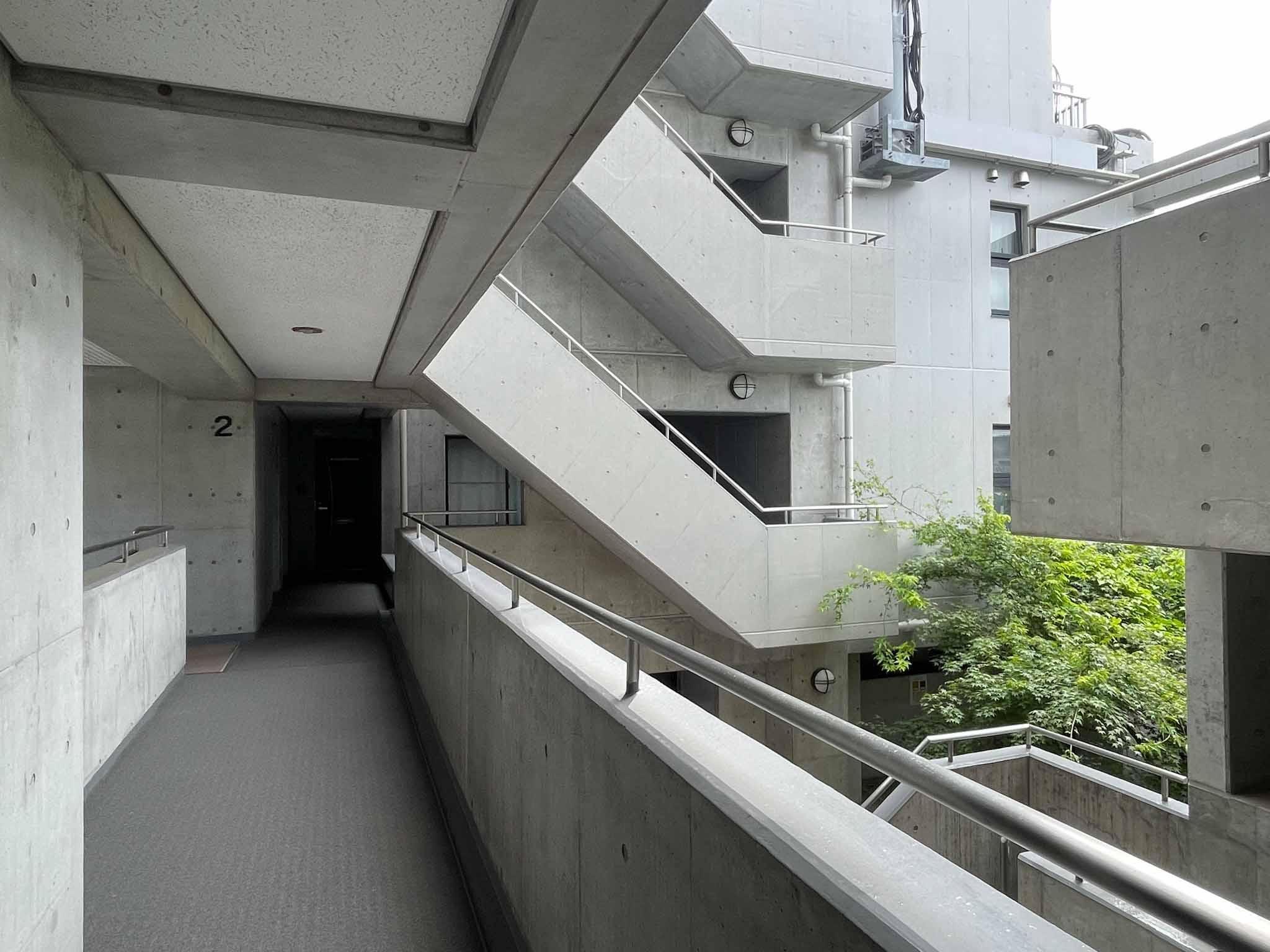 三鷹市井の頭の賃貸物件/玄関外、共用部