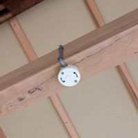 練馬区大泉学園町の賃貸物件/梁に沿って設置された照明器具用ソケット（天井に2箇所あり）

