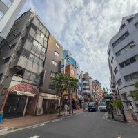 新宿区新宿の賃貸物件/オカマ通りに面する