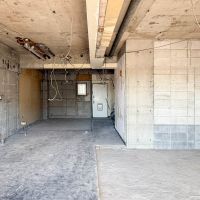 豊島区長崎の売買物件/バルコニー側から部屋全体を見て。一部PSは躯体のため解体できず残しています。その脇のコンクリートブロックは解体することも可能