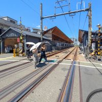 品川区平塚の賃貸物件/木造の屋根が特徴的な戸越銀座駅。老若男女がぶらり。