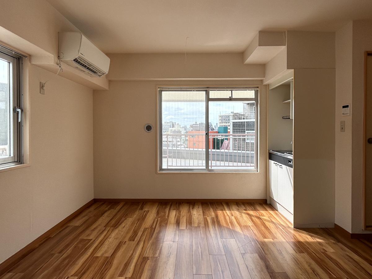渋谷区円山町の賃貸物件/別角度から。正面窓からバルコニーに出ることが出来ます。
