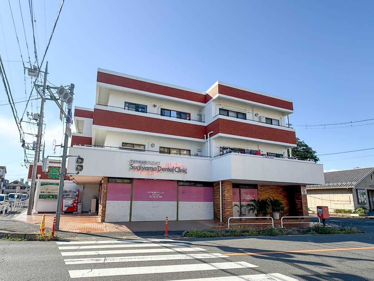 新座市新堀の賃貸物件/外観はどこか愛嬌がある感じ。1階には歯医者さんが入居しています