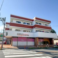 新座市新堀の賃貸物件/外観はどこか愛嬌がある感じ。1階には歯医者さんが入居しています