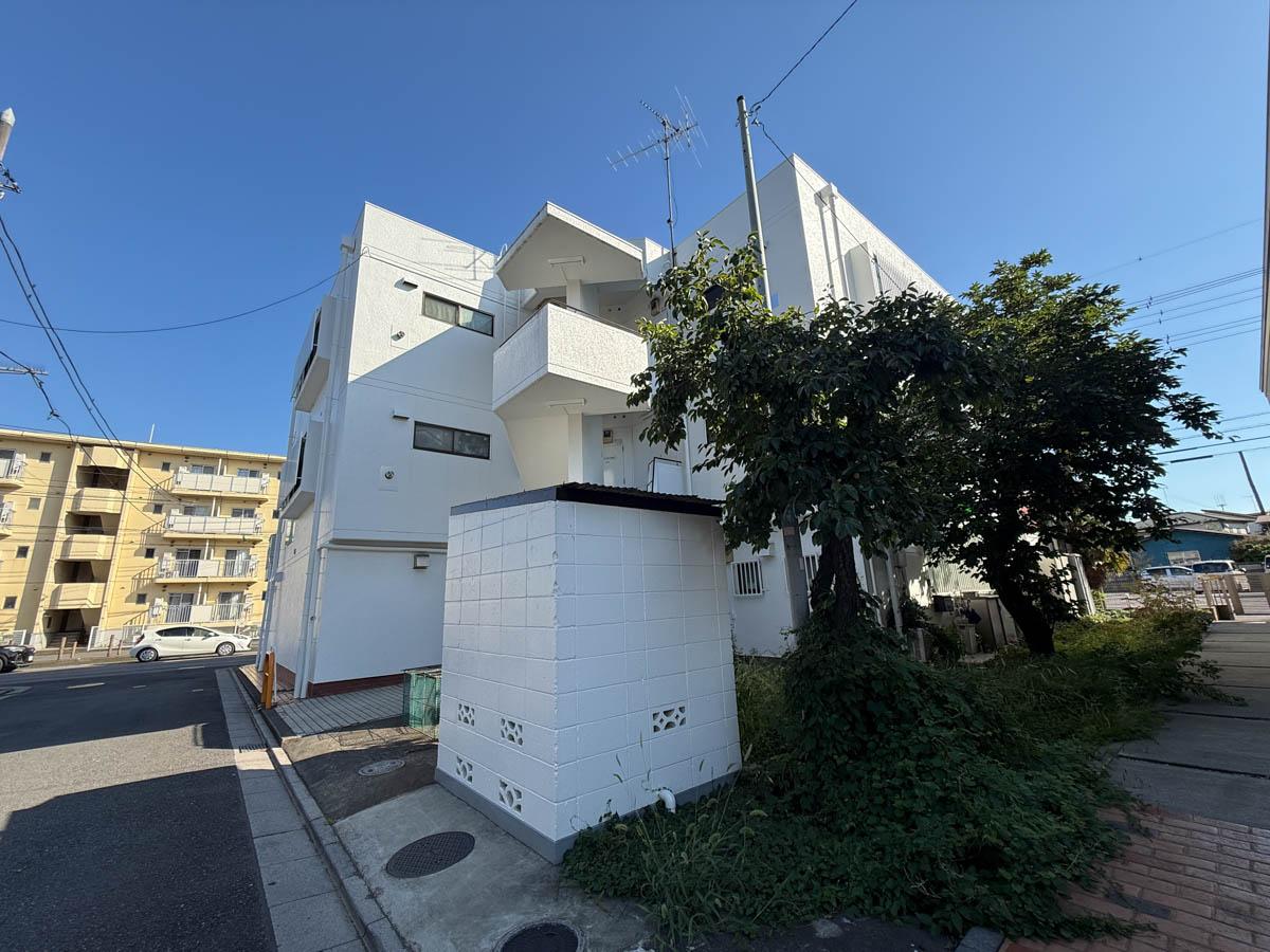 新座市新堀の賃貸物件/反対側は白くてシンプルな印象