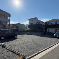 新座市新堀の賃貸物件/敷地の並びに駐車場。月額8,800円になります