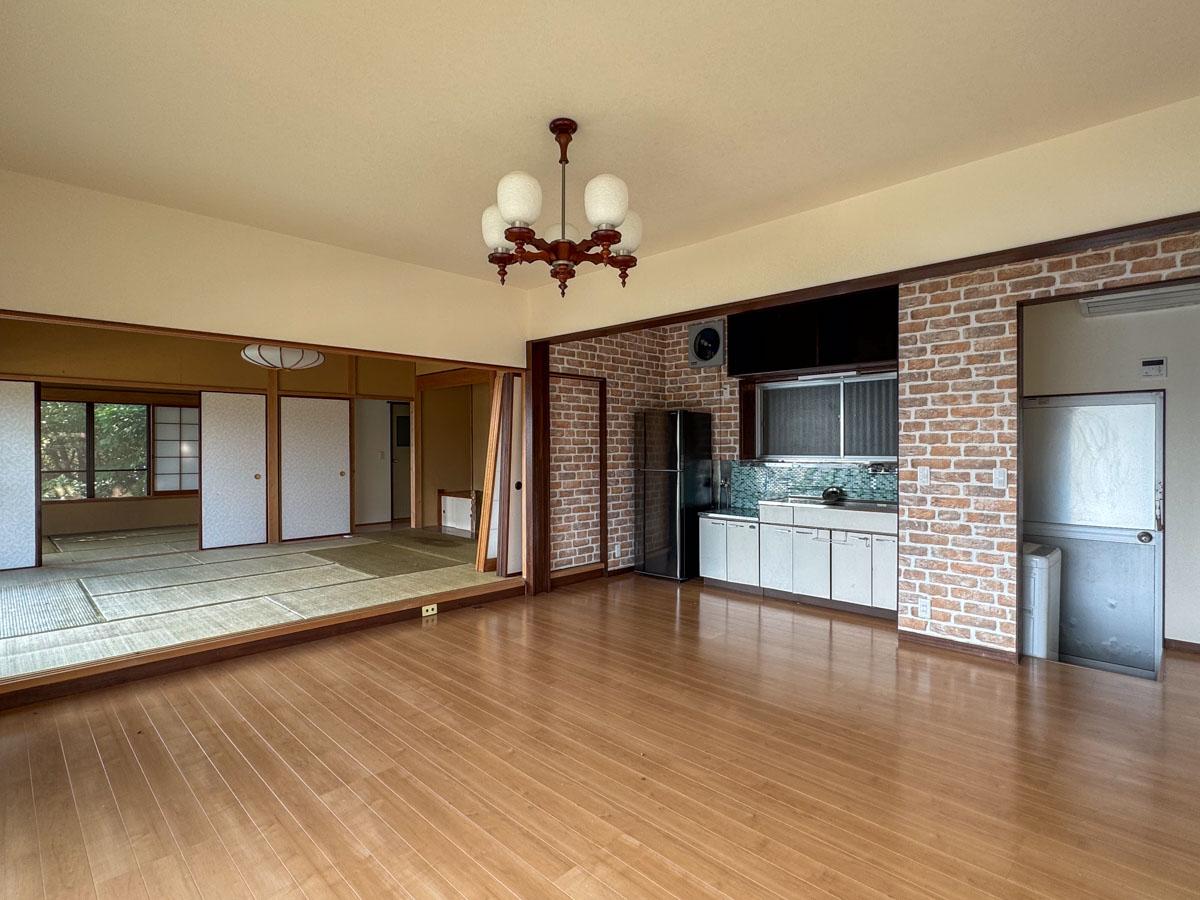 静岡県伊東市宇佐美の売買物件/売主はいずれか改装する計画をしつつも、数年間この状態のままで別荘として使用していました