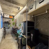 世田谷区上用賀の売買物件/玄関を入ってすぐの土間。机を置いてアトリエのように使うのにも適していそうです