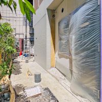 渋谷区渋谷の賃貸物件/店舗2の入口前。通る邪魔にならないように椅子を置いてもらっても大丈夫です