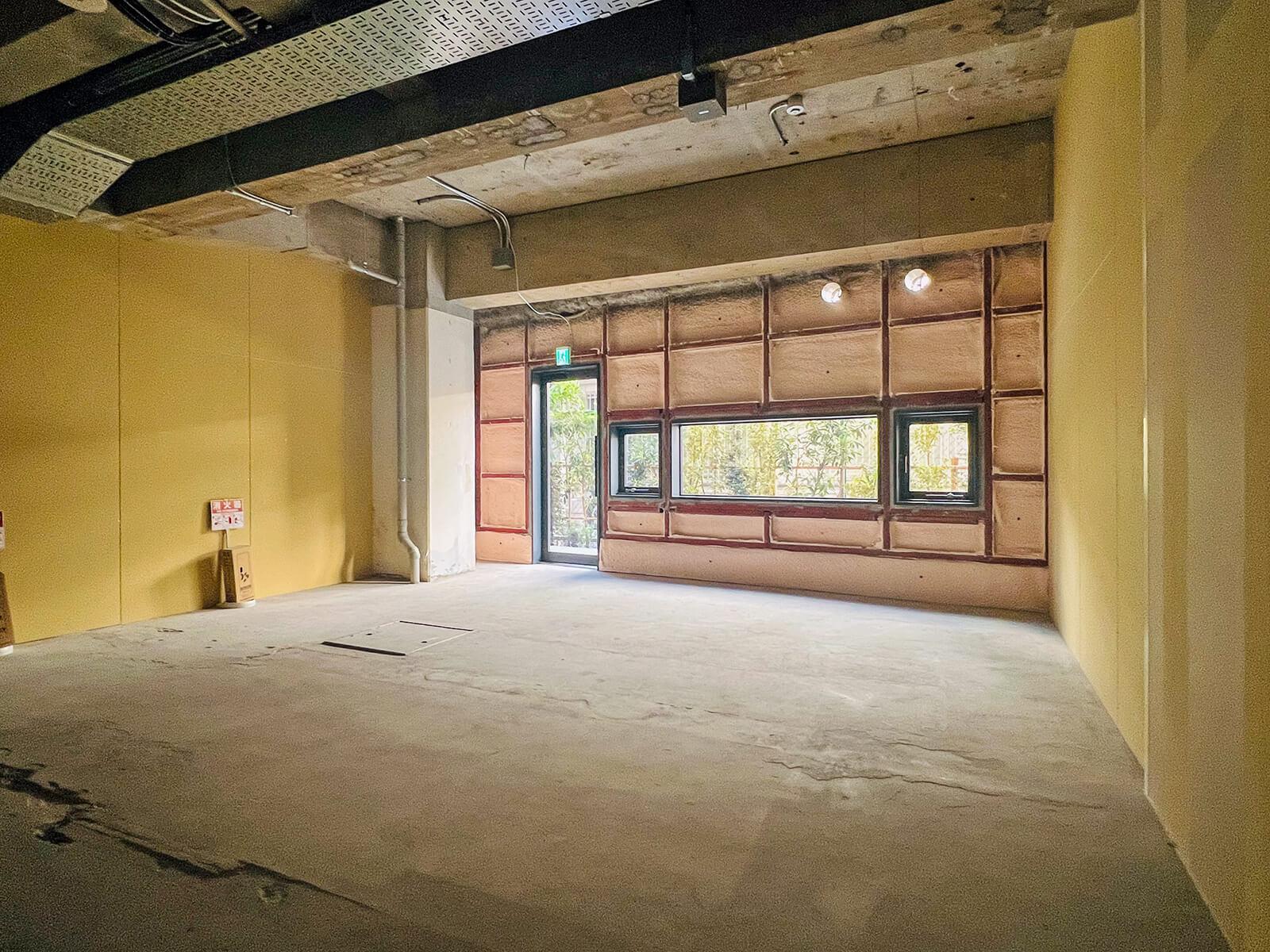 渋谷区渋谷の賃貸物件/店舗1の現状。各区画の仕切り壁はLGSの下地に石膏ボードを貼っています