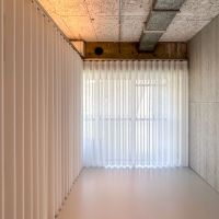 目黒区洗足の賃貸物件/カーテンを閉めると柔らかい光に包まれて、なんだか落ち着く雰囲気に