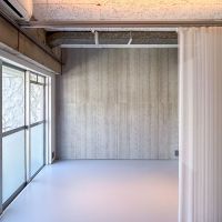 目黒区洗足の賃貸物件/ダイニング側の壁はセメント板張り