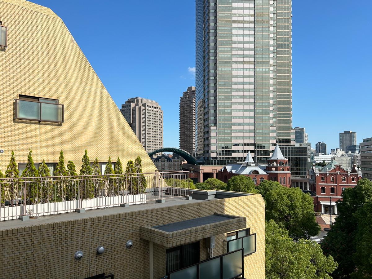 渋谷区恵比寿の賃貸物件/眺望。すぐそこにある、恵比寿ガーデンヒルズが見えます。