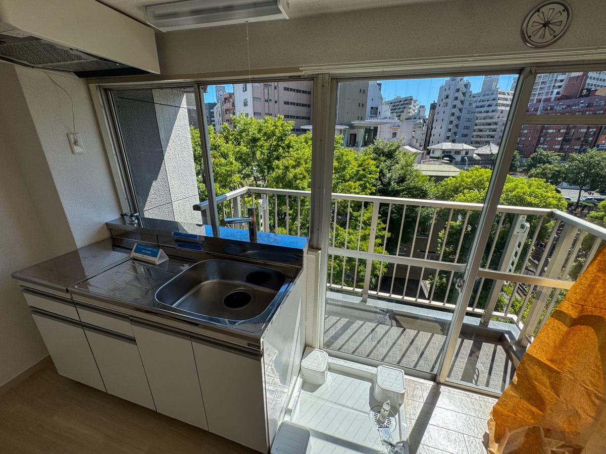 新宿区四谷の賃貸物件/キッチンに立てばこの気持ち良い眺望