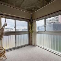 川崎市多摩区登戸の売買物件/サンルームのような洋室は、ハンモックを吊り下げてくつろぐのも良さそう