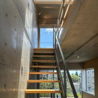 武蔵野市御殿山の賃貸物件/階段。空に昇っていくような錯覚を覚えます。