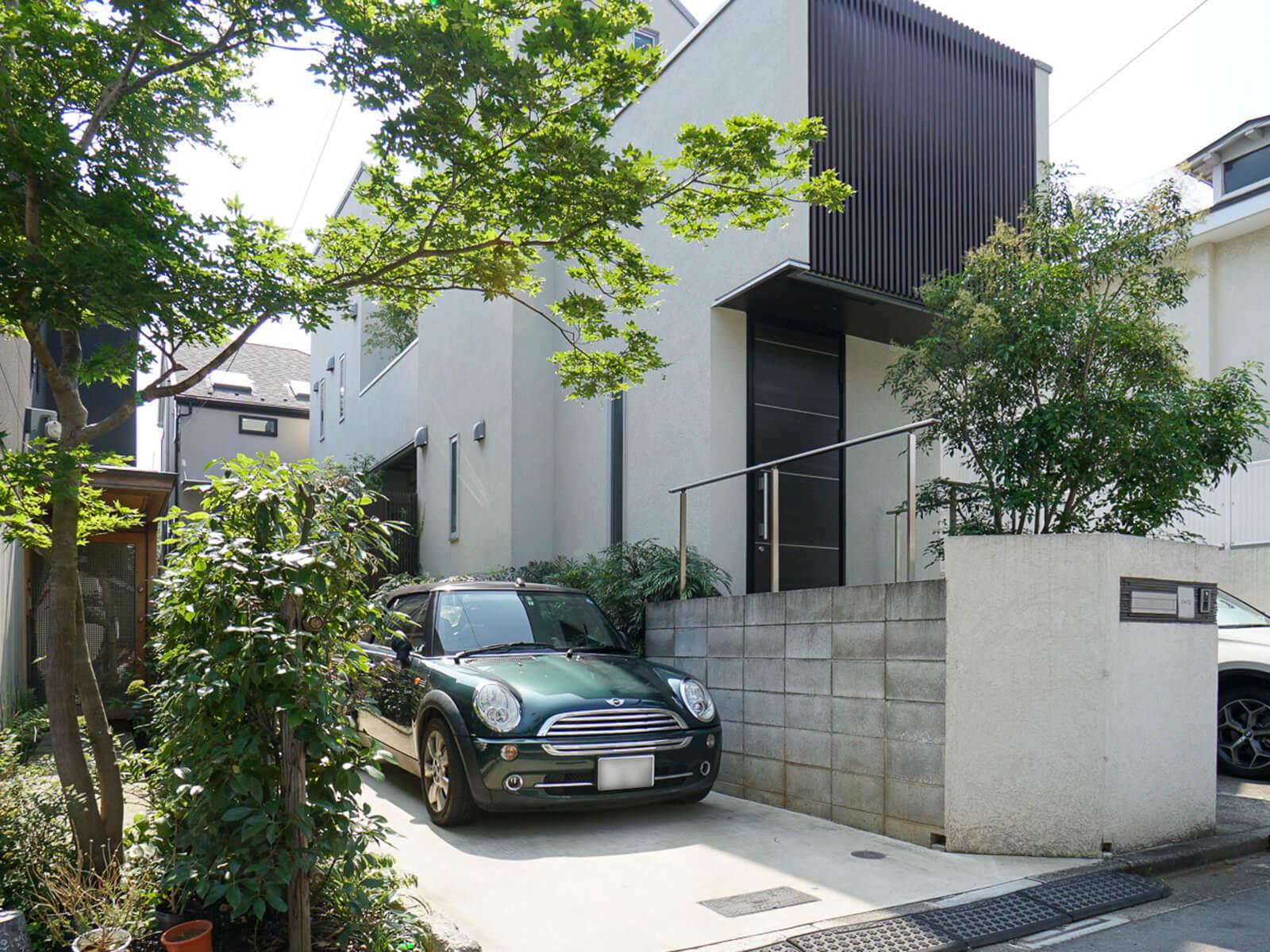 目黒区八雲の売買物件/道路から敷地を見るとこんな感じ