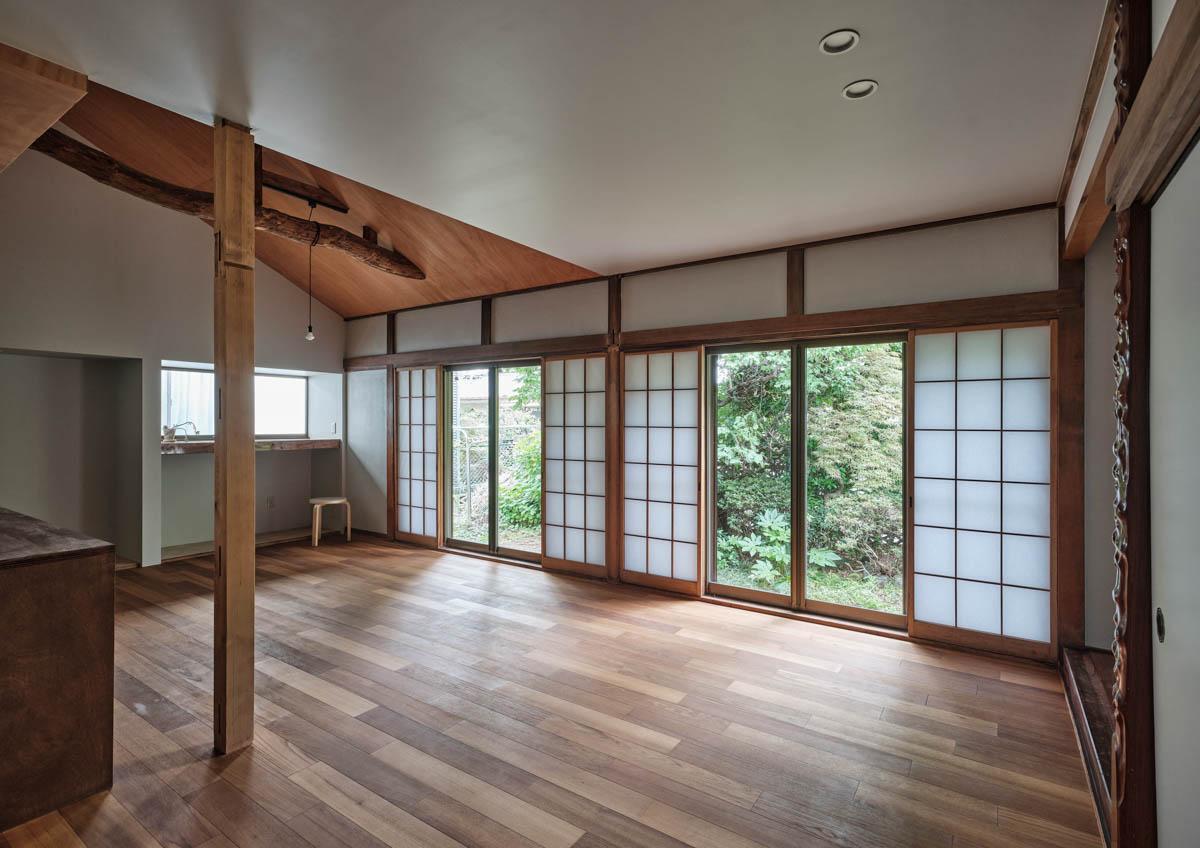 板橋区南町の賃貸物件/改めてリビングへ。窓には障子の建具をはめることもできます。付けても外しても、お好みで