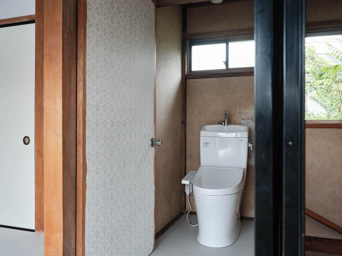 板橋区南町の賃貸物件/洋室の脇にトイレ