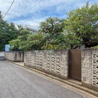 板橋区南町の賃貸物件/有孔ブロックでつくられた塀、そこから溢れる緑の雰囲気がいい