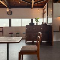 板橋区南町の賃貸物件/こちらは近所にあるお店「家具と古道具と珈琲」。レトロな雰囲気で落ち着く空間です。ぜひ足を運んでほしい