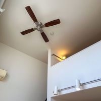 世田谷区奥沢の賃貸物件/上にたまった空気を循環させるシーリングファン付き