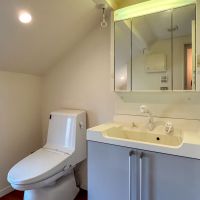 世田谷区奥沢の賃貸物件/トイレと洗面台