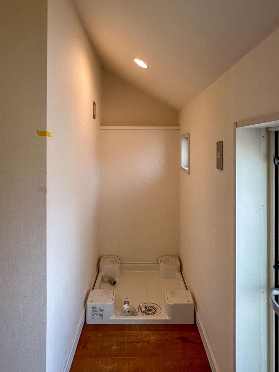 世田谷区奥沢の賃貸物件/トイレ正面に洗濯機置き場