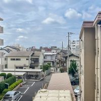 足立区中川の売買物件/バルコニーからの風景。中央は比較的抜けがあります。