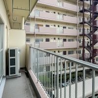足立区中川の売買物件/バルコニーの左側はマンションが見えます。