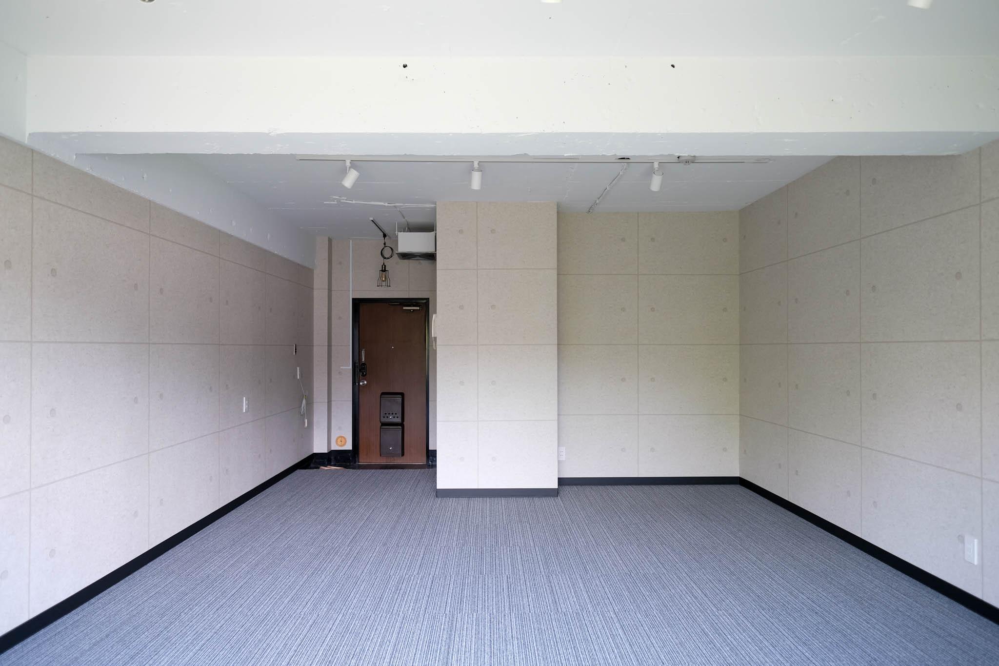 渋谷区代々木の賃貸物件/梁下は約2.2m。収納などの造作がないオープンなつくりなので好みの空間に仕上げてもらえたら