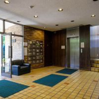 渋谷区代々木の賃貸物件/エントランス。エレベーターもあるのでご安心ください