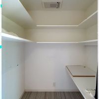 練馬区錦の賃貸物件/1階：書斎。小さな空調が付いています