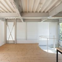 中野区上高田の賃貸物件/全ての窓にブラインドが設置されています。特に午後は日当たりが良くなるので、日差しを調整しましょう