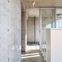 横浜市青葉区荏田北の賃貸物件/4階：玄関土間の先にある、広めのインナーテラス