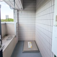 江東区平野の賃貸物件/ちょっとしたバルコニー、洗濯物も干せます。