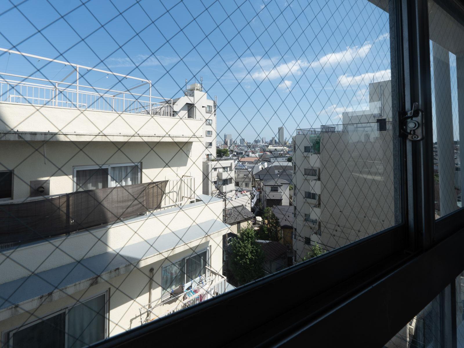 世田谷区若林の売買物件/隣接する建物があるものの、どこかしら眺望が抜けていて気持ち良い