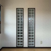 目黒区鷹番の賃貸物件/玄関スペースとの間の壁にガラスブロック