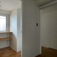 世田谷区三軒茶屋の賃貸物件/洋室からシューズクローク、廊下の両方向へアクセス可能
