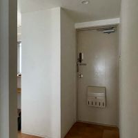 世田谷区三軒茶屋の賃貸物件/玄関。土間のタイルの風合いも魅力的