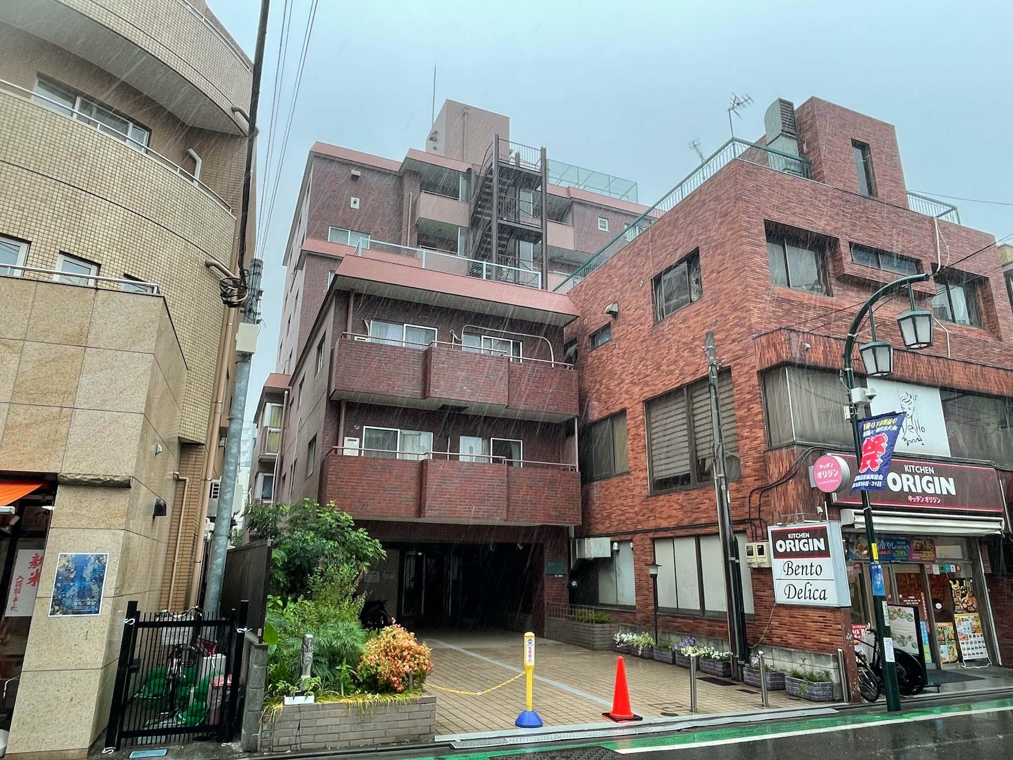 世田谷区三軒茶屋の賃貸物件/奥の建物です