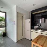 渋谷区代々木の賃貸物件/明るい給湯室。トイレは2つあります